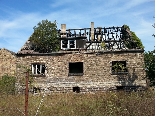 rozpadlý dům
